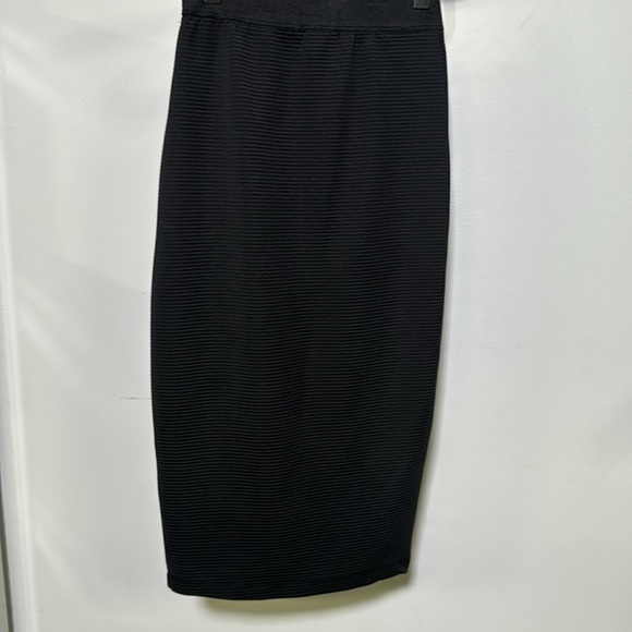 Seductions Woman’s Pencil Skirt Size S - Picture 3 of 7